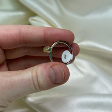 Load image into Gallery viewer, Sz 8 Sterling Silver Libyan Desert Glass Ring B