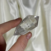 Load image into Gallery viewer, Clear Quartz Vogel H (imperfect)