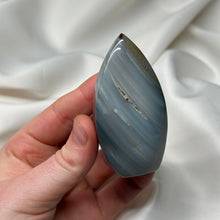 Load image into Gallery viewer, Brazilian Agate Flame F (92g)