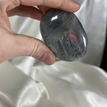 Load image into Gallery viewer, Labradorite Palmstone J