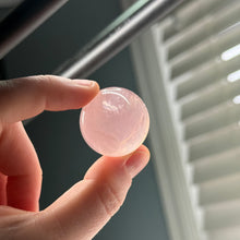Load image into Gallery viewer, Berry Tone Mozambique Rose Quartz Sphere with double Asterism
