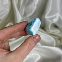 Load image into Gallery viewer, Larimar Tumble B