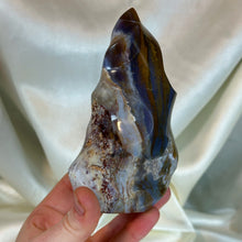 Load image into Gallery viewer, Violet Agate Flame (1lb4oz)