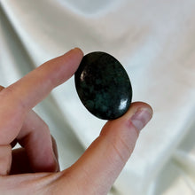 Load image into Gallery viewer, Emerald Pocket Palm B