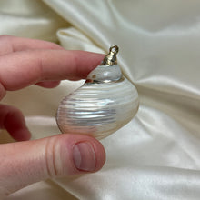 Load image into Gallery viewer, Pearlized Turbo Shell Pendant E