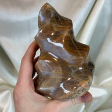 Load image into Gallery viewer, XXL Icy Flash Peach Moonstone Flame (2lb2.2oz)