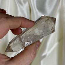 Load image into Gallery viewer, Clear Quartz Vogel B with Phantoms
