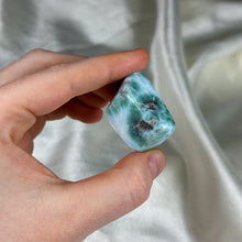 Load image into Gallery viewer, XL Larimar Tumble A