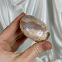 Load image into Gallery viewer, Flower Agate Palmstone C