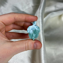 Load image into Gallery viewer, Larimar Turtle Carving C