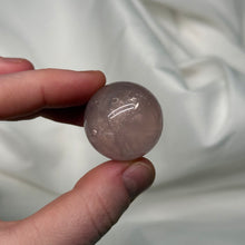 Load image into Gallery viewer, Berry Tone Mozambique Rose Quartz Sphere with double Asterism