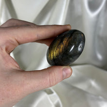 Load image into Gallery viewer, Labradorite Palmstone H