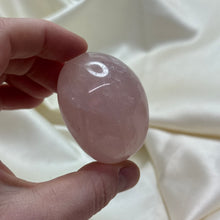 Load image into Gallery viewer, Star Rose Quartz Palmstone C