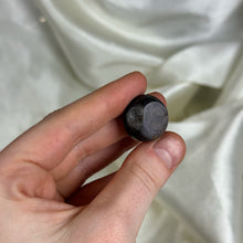 Load image into Gallery viewer, Star Sapphire Pocket Stone C