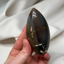 Load image into Gallery viewer, Brazilian Agate Flame E (130g)