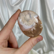 Load image into Gallery viewer, Flower Agate Palmstone C