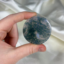 Load image into Gallery viewer, Moss Agate Disc Carving A