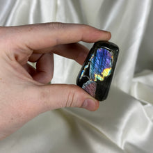 Load image into Gallery viewer, Electric Mermaid Labradorite Freeform