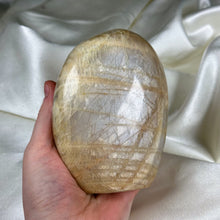 Load image into Gallery viewer, Peach Moonstone Freeform (1lb9oz)