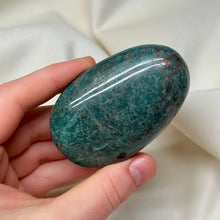 Load image into Gallery viewer, Flashy Amazonite Palmstone