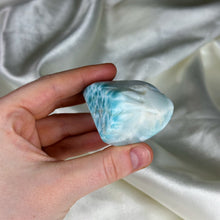 Load image into Gallery viewer, Turtleback Pattern Larimar Freeform
