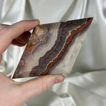 Load image into Gallery viewer, Lace Amethyst Diamond Carving A