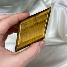 Load image into Gallery viewer, Tigers Eye Diamond Carving C