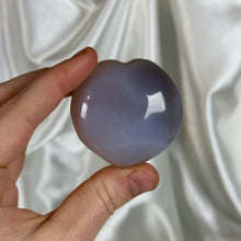 Load image into Gallery viewer, Druzy Agate Heart Carving