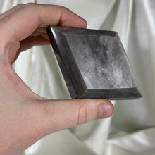 Load image into Gallery viewer, Sheen Obsidian Diamond Carving D