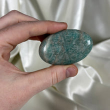 Load image into Gallery viewer, Super Flashy Amazonite Palmstone D