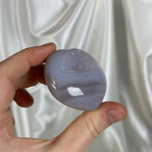 Load image into Gallery viewer, Druzy Agate Heart Carving
