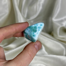 Load image into Gallery viewer, Larimar Tumble B