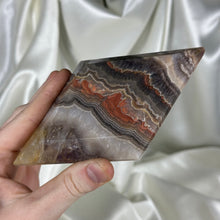 Load image into Gallery viewer, Lace Amethyst Diamond Carving B