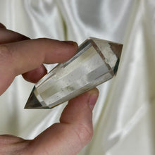 Load image into Gallery viewer, Clear Quartz Vogel D (imperfect)