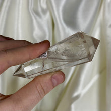 Load image into Gallery viewer, Clear Quartz Vogel B with Phantoms