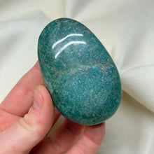 Load image into Gallery viewer, Flashy Amazonite Palmstone