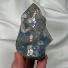Load image into Gallery viewer, Moody Flower Agate Flame