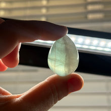 Load image into Gallery viewer, Fluorite Egg E