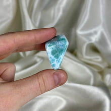 Load image into Gallery viewer, Larimar Tumble B
