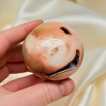 Load image into Gallery viewer, Carnelian Palmstone with Orca Agate C