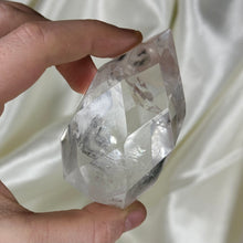 Load image into Gallery viewer, Faceted Clear Quartz Flame