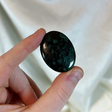 Load image into Gallery viewer, Emerald Pocket Palm A