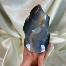 Load image into Gallery viewer, Moody Orca Agate Flame (1lb14oz)
