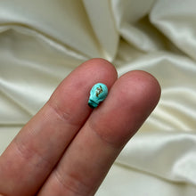 Load image into Gallery viewer, High Quality American Turquoise Skull Carving (Self Standing)