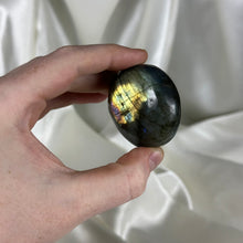 Load image into Gallery viewer, Labradorite Palmstone I