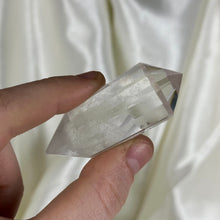 Load image into Gallery viewer, Clear Quartz Vogel F (imperfect)