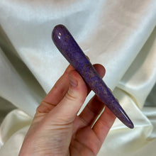 Load image into Gallery viewer, Purple Jade Wand Carving