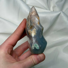Load image into Gallery viewer, Abstract Flower Agate Flame