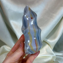 Load image into Gallery viewer, Pastel Orby Orca Agate Flame (1lb3oz)