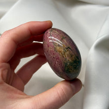 Load image into Gallery viewer, Rhodonite Palmstone A